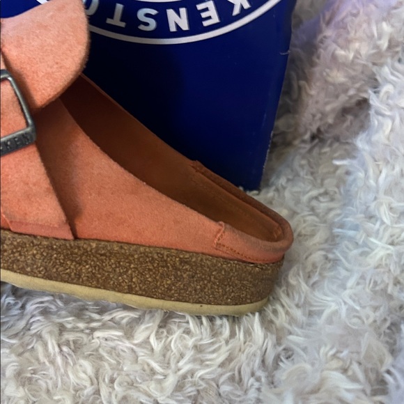 Birkenstock women's Peach colored Big Buckle Style - Picture 3 of 9